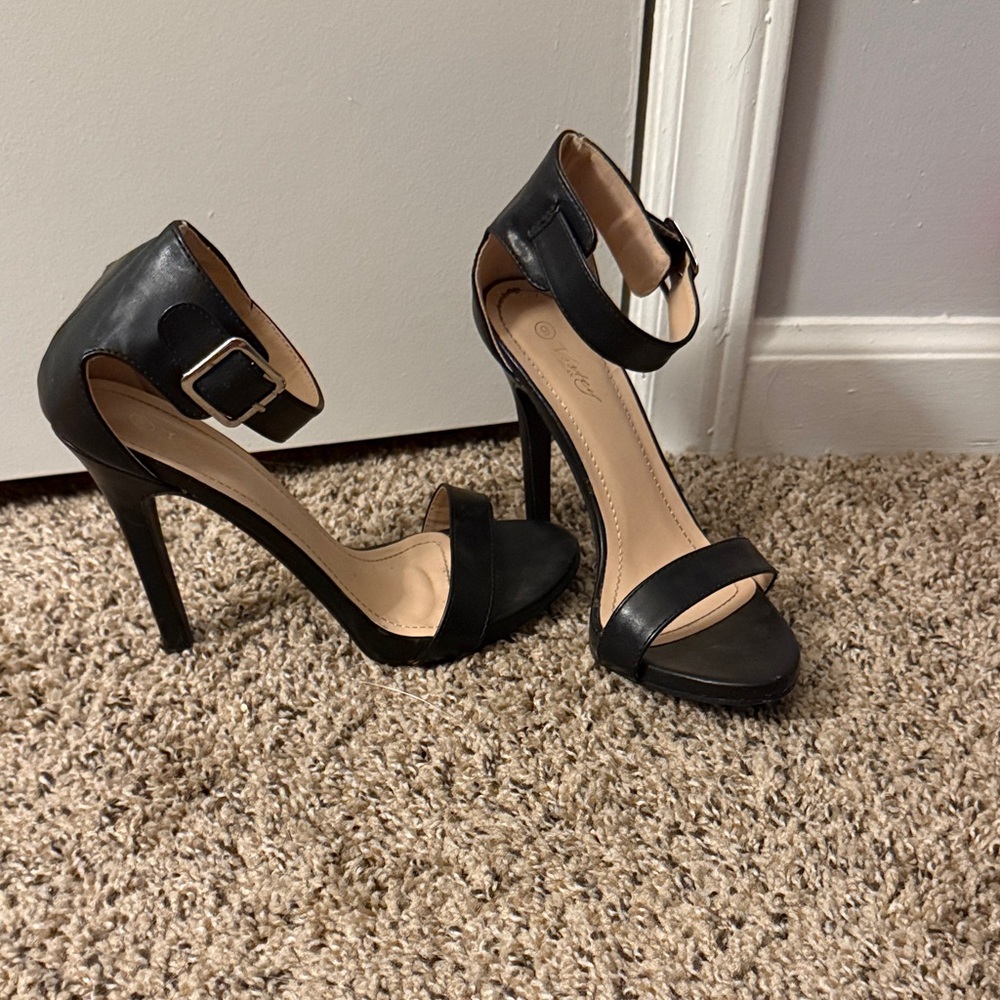 Vostey Elegant Black Strap Heels